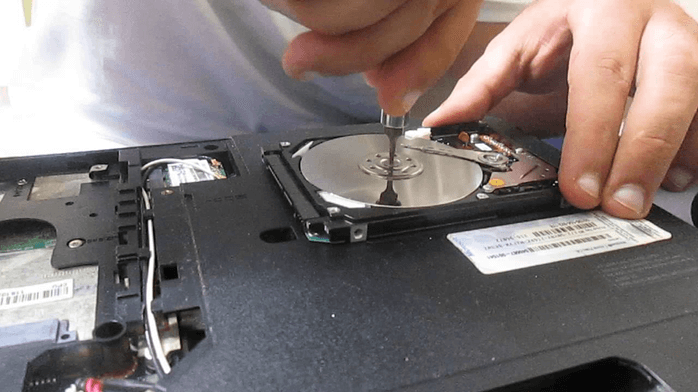 Почему ноутбук перестал видеть жесткий диск?